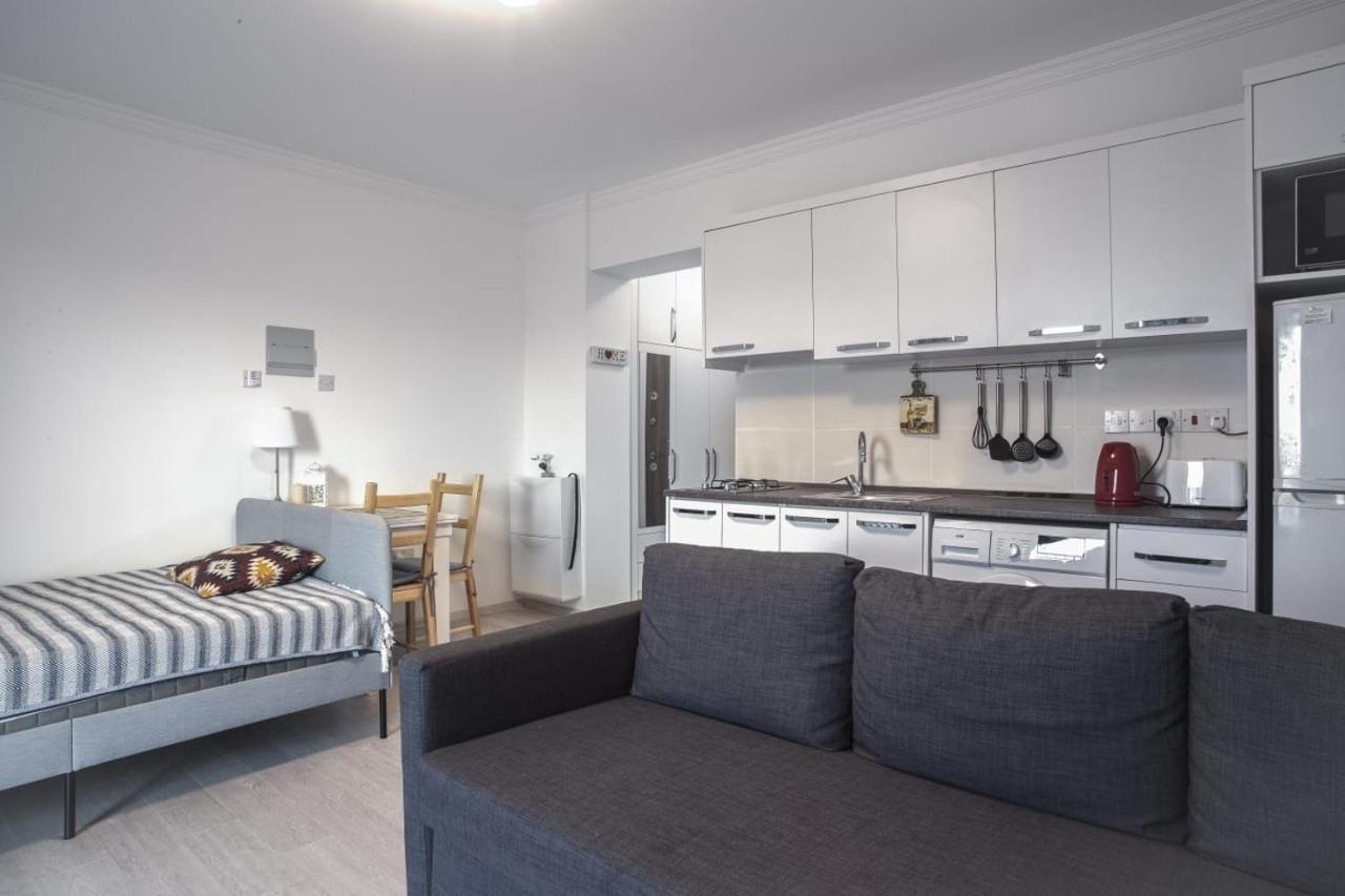 Trikomo Royal Life Residence Poseidon Studio מראה חיצוני תמונה