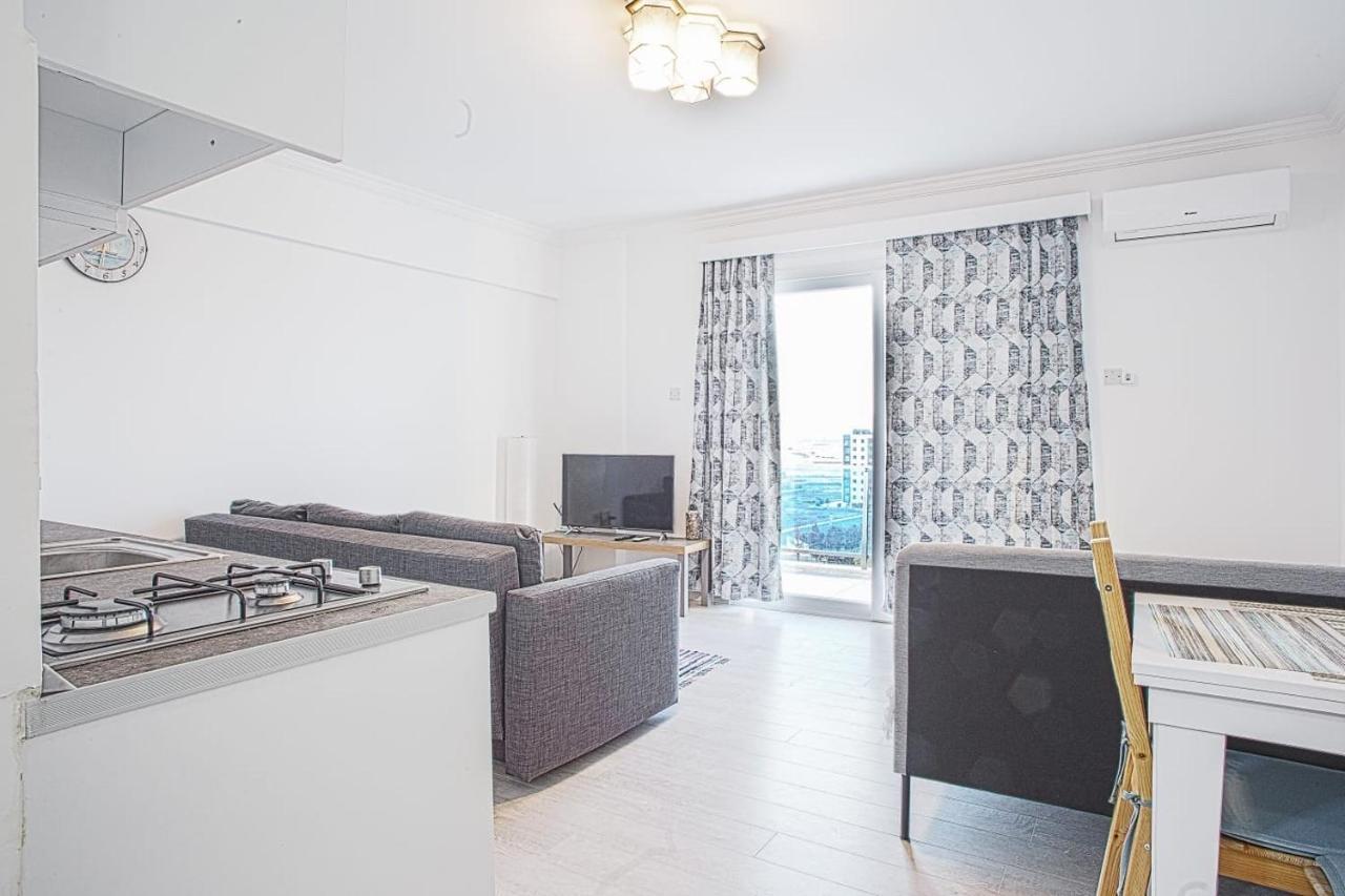 Trikomo Royal Life Residence Poseidon Studio מראה חיצוני תמונה